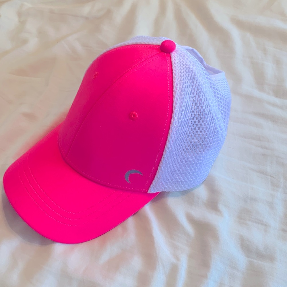 Zyia ponytail hat